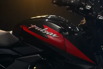 Bajaj Pulsar 125 Premium Split Seat (2026)