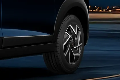 Mahindra XUV 3XO EV AX5