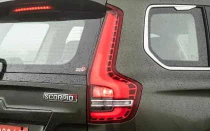Mahindra Scorpio Z8 T Carbon AT