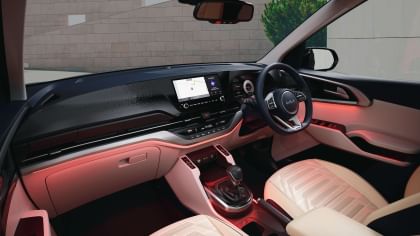 Kia Carens Luxury Plus Diesel iMT 6S