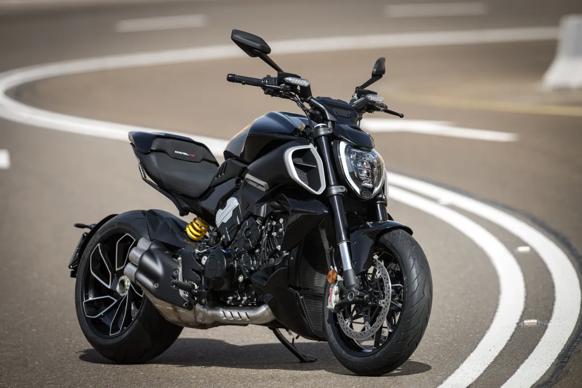 Ducati Diavel V4 Price in India 2025, Full Specs Review Smartprix
