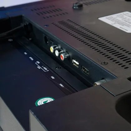 Lloyd 32HS551F 32 inch HD Ready Smart LED TV