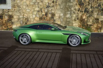 Aston Martin DB12 Volante