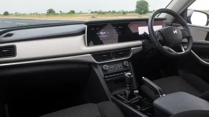 Mahindra XUV700 Blaze Edition AX7 Diesel AT Luxury Pack