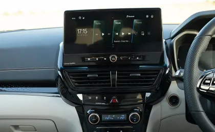 Mahindra XUV 3XO EV AX5