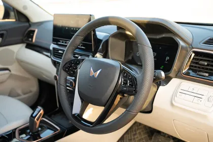 Mahindra XUV 3XO EV AX5