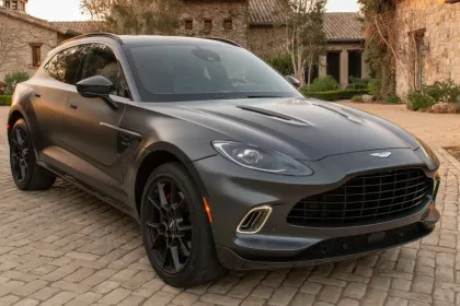 Aston Martin DBX 707