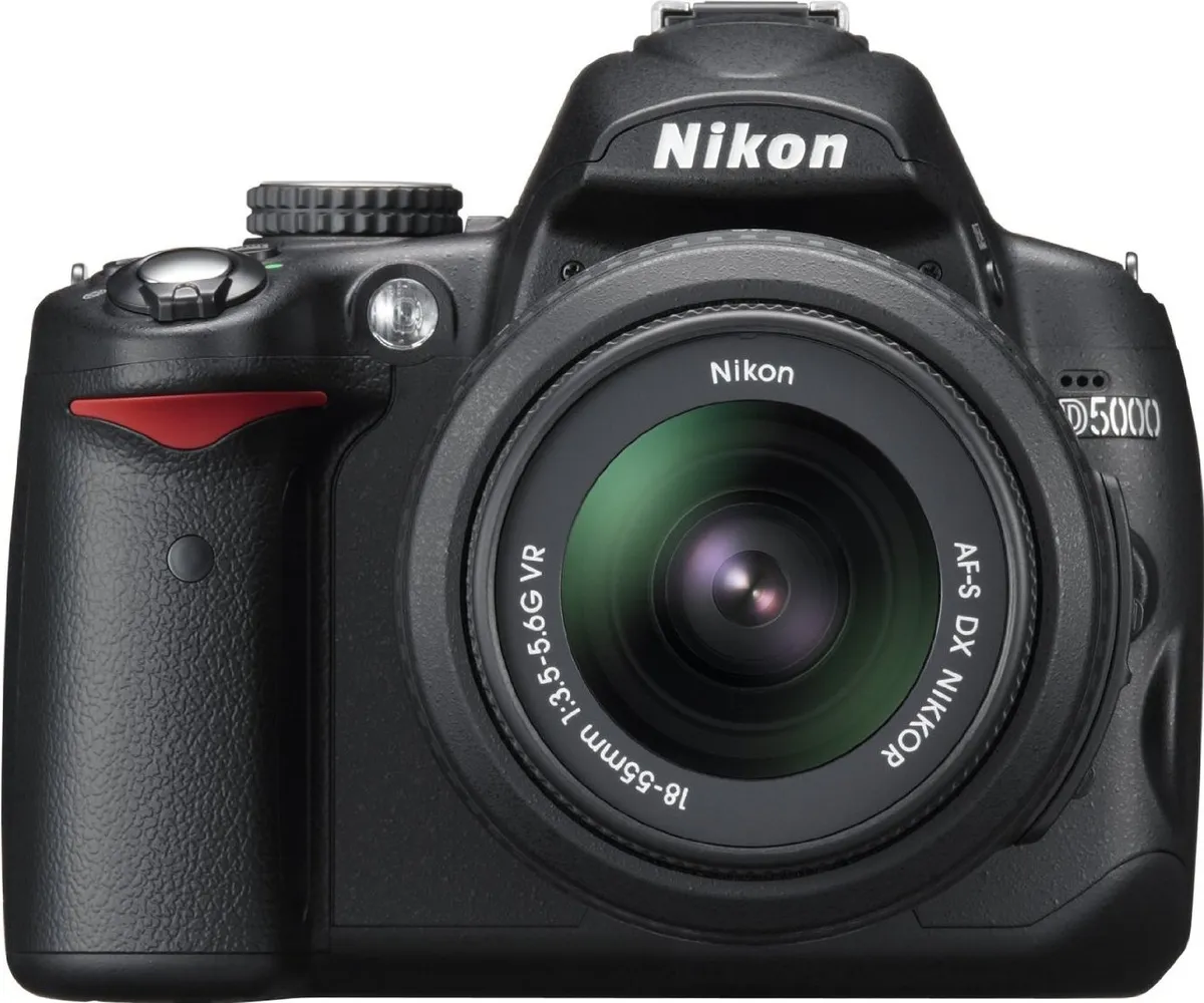 Nikon D5000 DSLR Camera (AF-S 18-55mm VR Lens) - Price in India