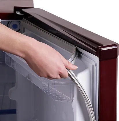 Electrolux REF EBP163BS-FDA 150 L Single Door Refrigerator (Burgundy Stripes)