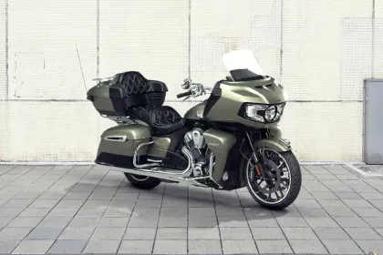 Indian Pursuit Dark Horse