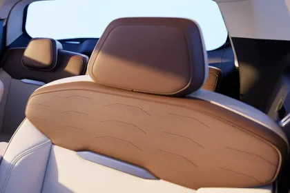 Mahindra XUV 7XO AX3 AT