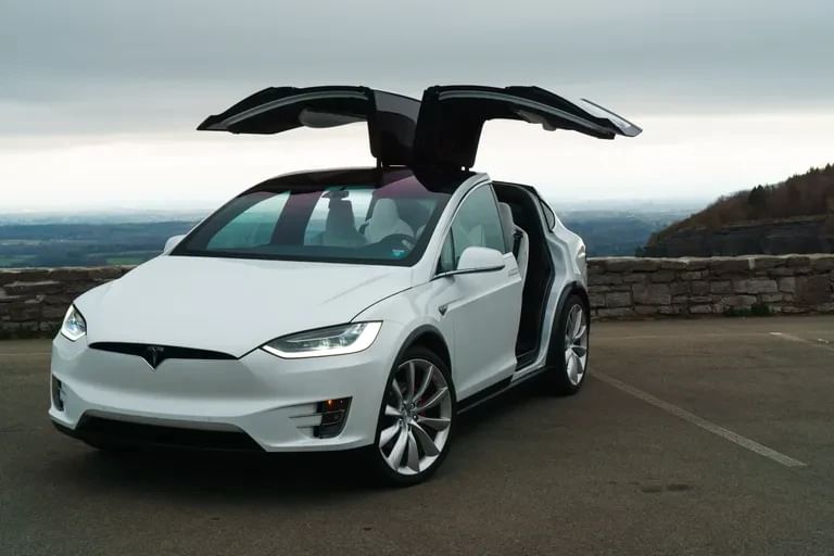 Tesla Model X Price in India 2025, Full Specs & Review | Smartprix