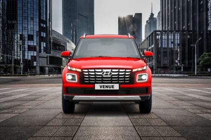 Hyundai Venue E Plus Price in India 2025, Full Specs & Review | Smartprix