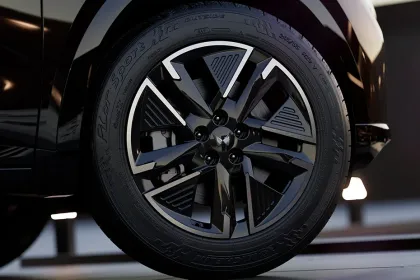 Mahindra XUV 7XO AX3 AT