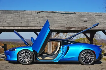 McLaren GT