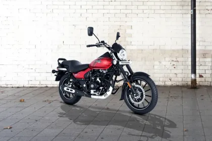 Bajaj Avenger 160 Street