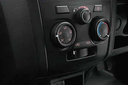 Isuzu D-Max Flat Deck AC