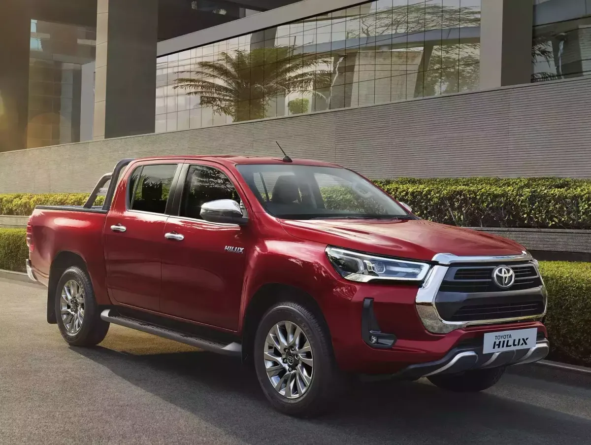Toyota Hilux Price in India 2025, Full Specs & Review | Smartprix