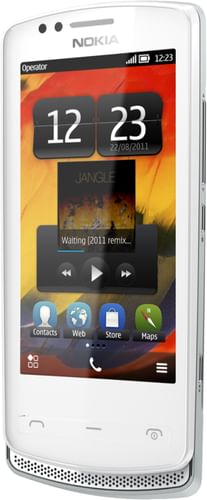 Nokia 700
