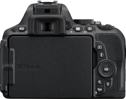 Nikon D5500 DSLR Camera (AF-S 18-140mm VR Kit Lens)