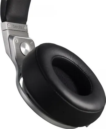 Beats by Dr.Dre Pro Wired Headphones (Over the Head)