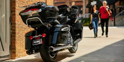 Indian Pursuit Dark Horse