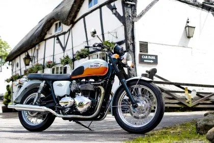 Triumph Bonneville T100 Dual Tone