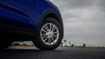 Mahindra XUV700 Blaze Edition AX7 Diesel AT Luxury Pack