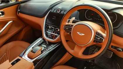 Aston Martin DBX 707