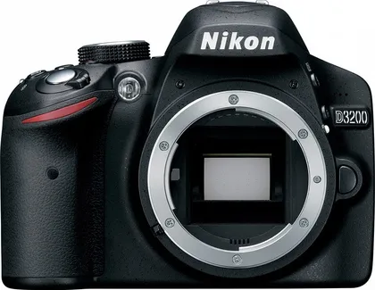 Nikon D3200 with Tamron 18-200mm Lens