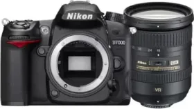 Nikon D7200 24.2 MP Digital SLR Camera (AF-S DX 18-200mm VR Lens)