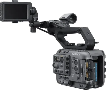 Sony FX6 Cinema Camera with FE PZ 28-135mm F4 OSS G Lens