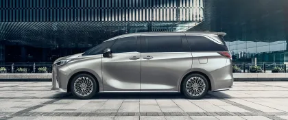 Lexus LM 350h Ultra Luxury 4 Seater