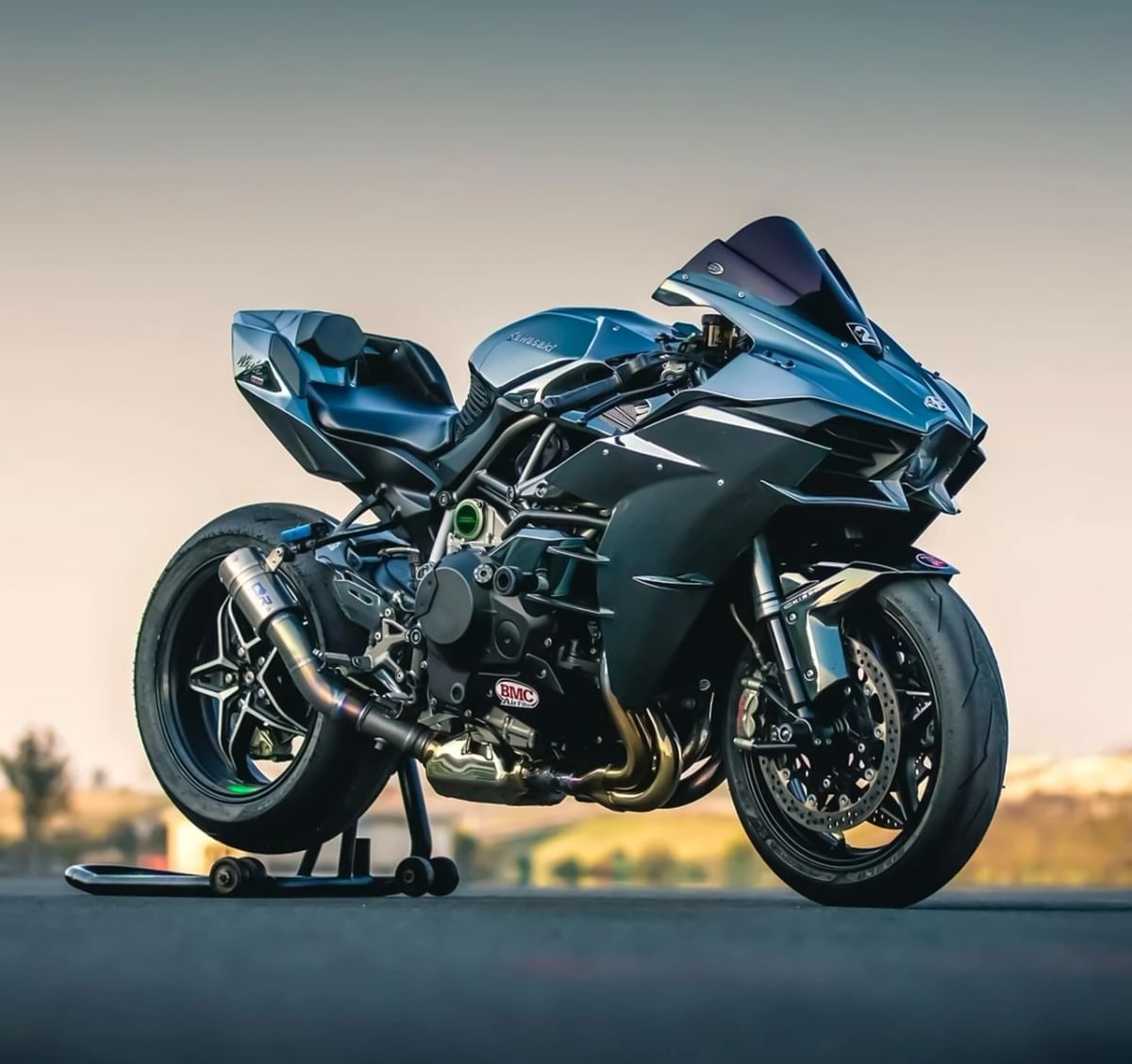 Kawasaki Ninja H2R Price in India 2025, Full Specs & Review | Smartprix