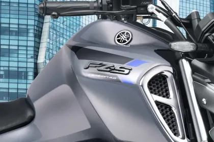 Yamaha FZS-FI V4