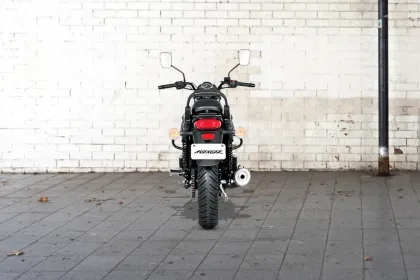 Bajaj Avenger 160 Street