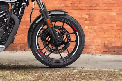 Triumph Speed T4