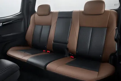 Isuzu V-Cross 4WD Z Prestige AT