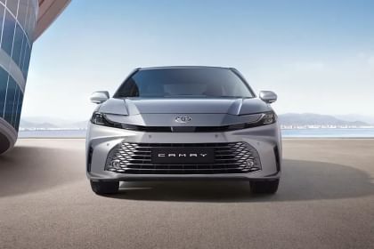 Toyota Camry Price in India 2025, Full Specs & Review Smartprix