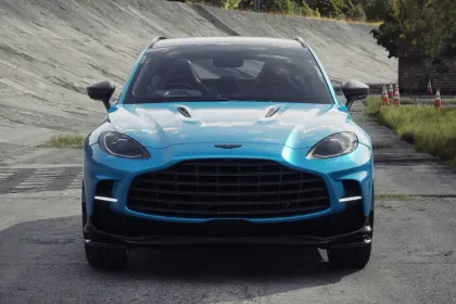 Aston Martin DBX V8