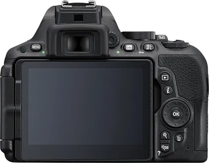 Nikon D5500 DSLR Camera (AF-S 18-55mm VR II Kit Lens)