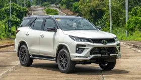 Toyota Fortuner GR S 4WD Diesel AT