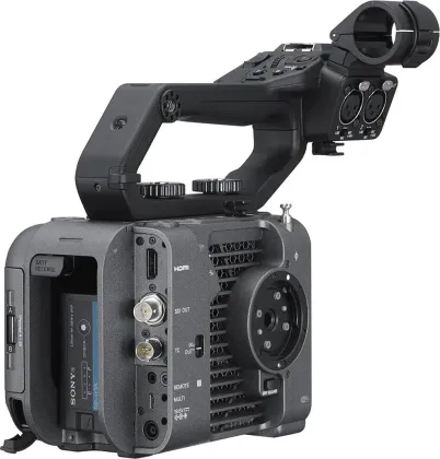 Sony FX6 Cinema Camera with FE PZ 28-135mm F4 OSS G Lens