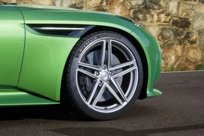 Aston Martin DB12 Volante