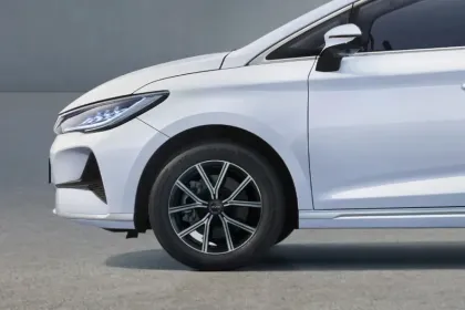 BYD eMAX 7