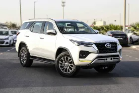 Toyota Fortuner 4WD Diesel Platinum White Pearl